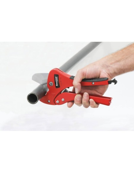 COUPE TUBE PVC A CLIQUET